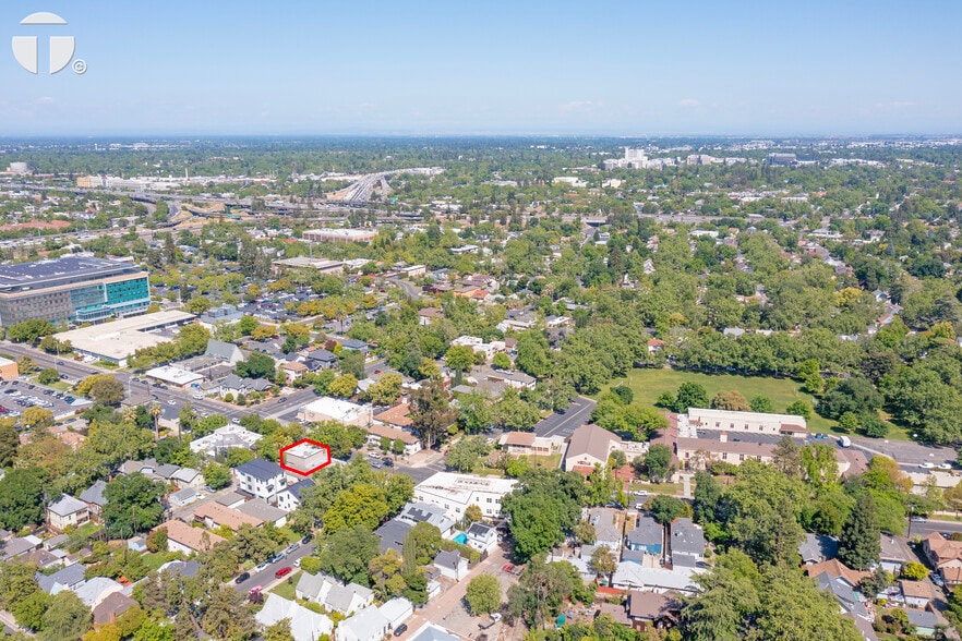 More Photos Of 2724 24th St, Sacramento Office Residential For Lease