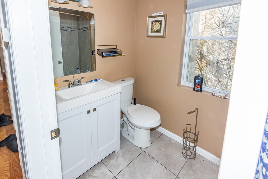 More Photos Of 1736 W North Ave, Baltimore Restaurant For Sale