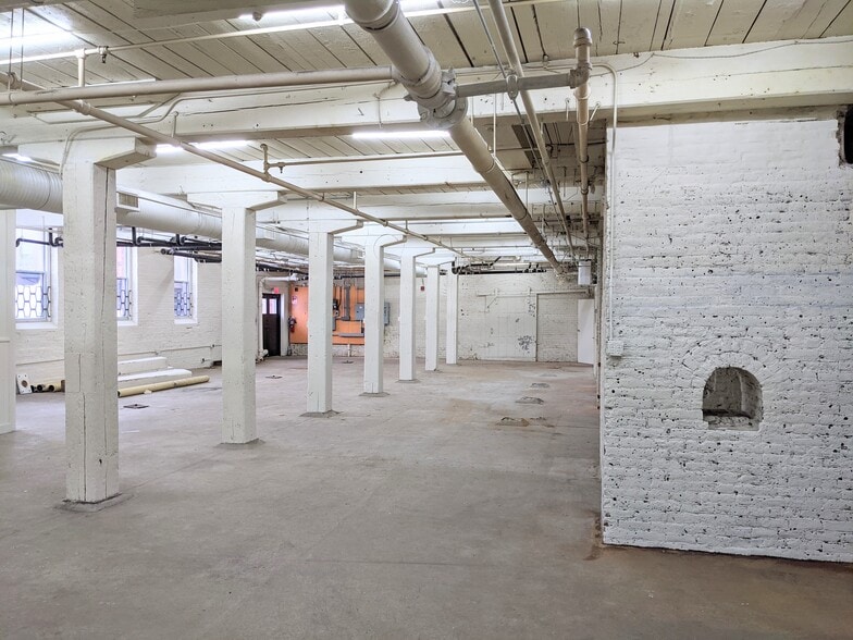 More Photos Of 420 Dwight St, Holyoke Manufacturing For Lease