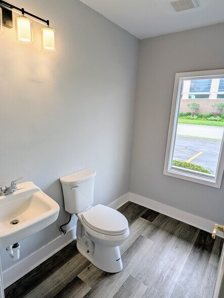 More Photos Of 1S085 Summit Ave, Oakbrook Terrace Medical For Lease