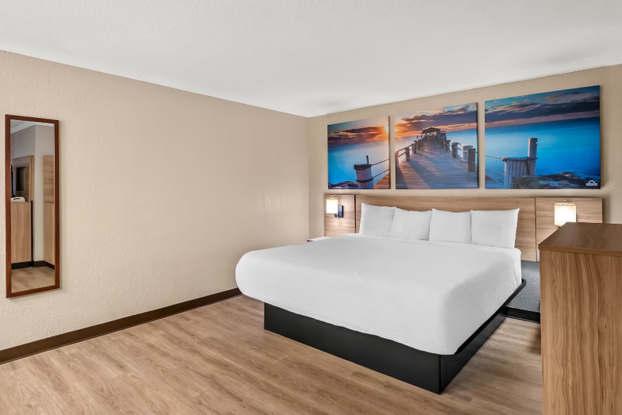 More Photos Of 9897 Main St, Whitmore Lake Hotel For Sale