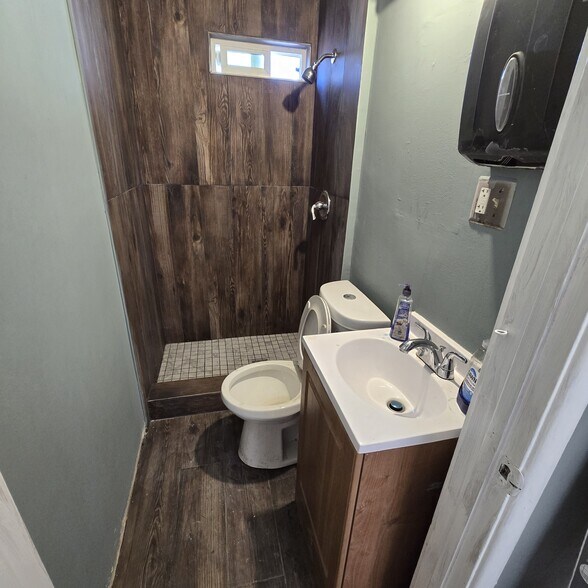 More Photos Of 15709 Bellflower Blvd, Bellflower General Retail For Sale