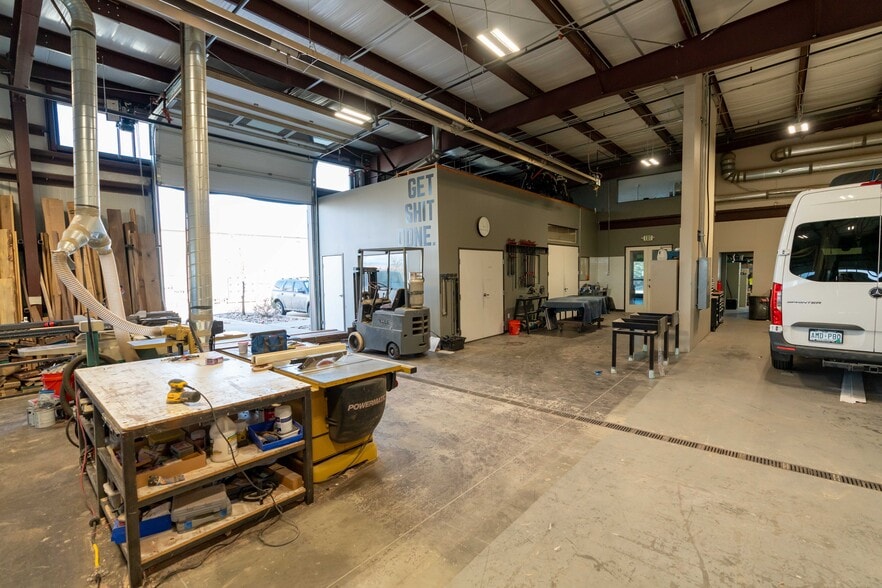 More Photos Of 3000 Airport Dr, Erie Light Manufacturing For Sale