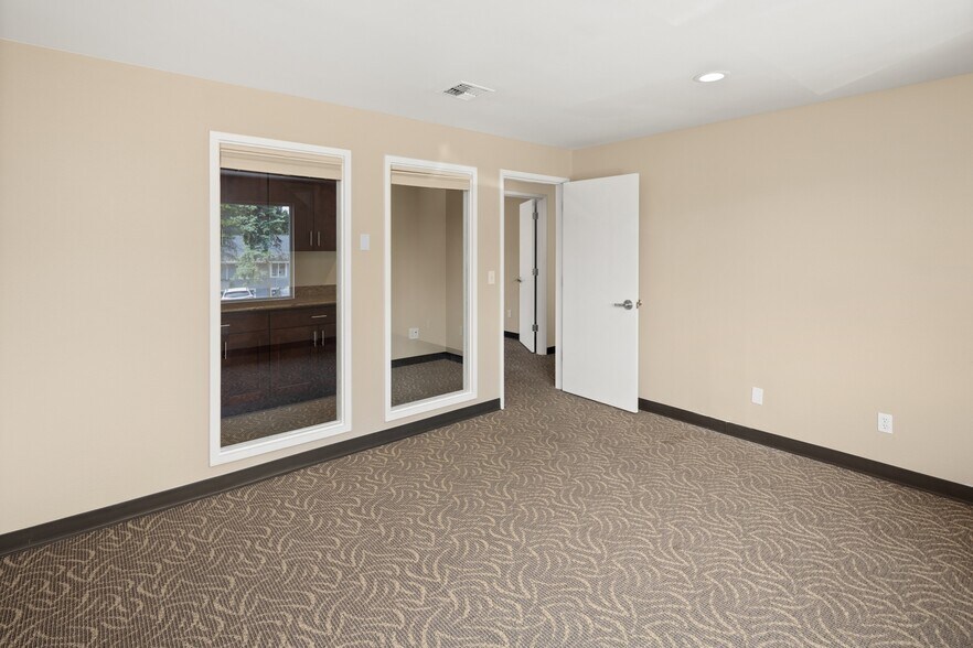 More Photos Of 19944 Ballinger Way NE, Shoreline Office For Sale