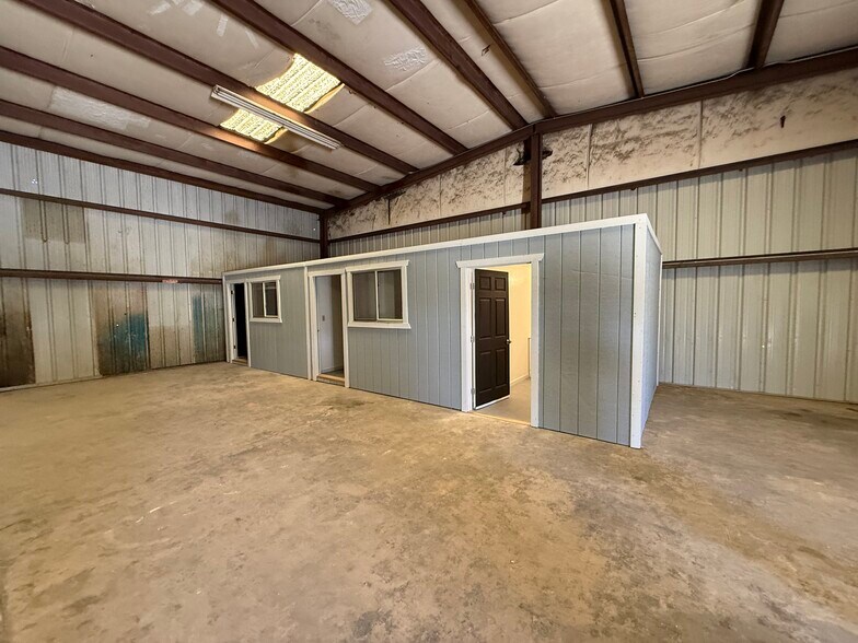 More Photos Of 3432 Gilmore Ave, Bakersfield Warehouse For Lease