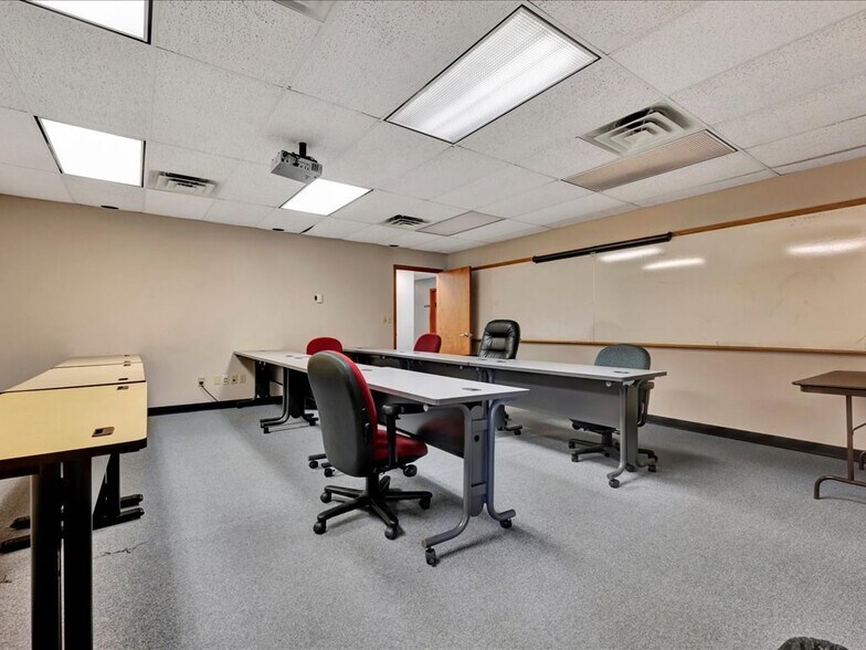 More Photos Of 202 N Angelina Ave, Lufkin Office For Sale