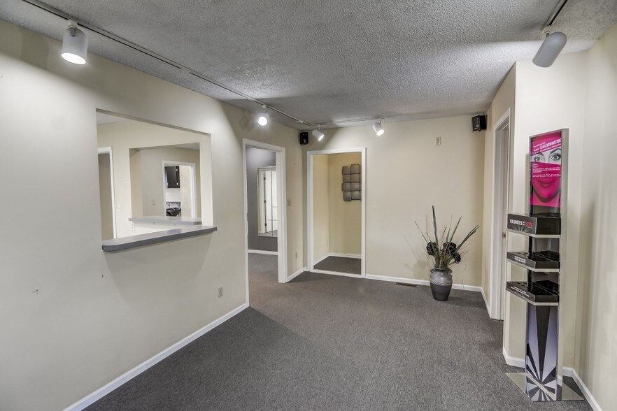 More Photos Of 3130 N Woodford St, Decatur General Retail For Sale