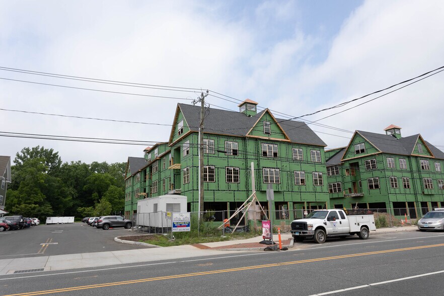 More Photos Of 800 Federal Rd, Brookfield Apartments For Lease