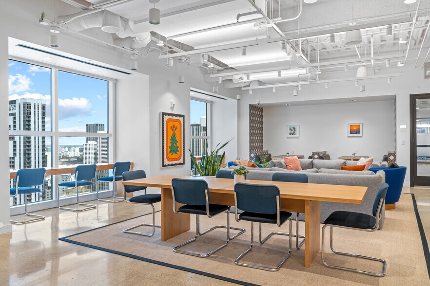 More Photos Of 200 S Biscayne Blvd, Miami Coworking Space
