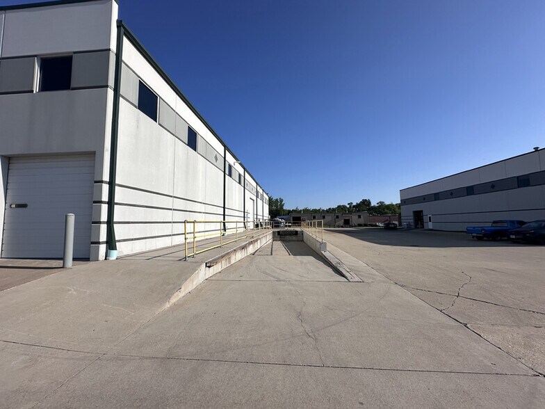 More Photos Of 750 N 17th St, St Charles Warehouse For Lease