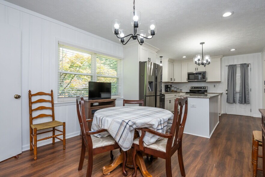 More Photos Of 4270 S Main St, Acworth Office For Sale