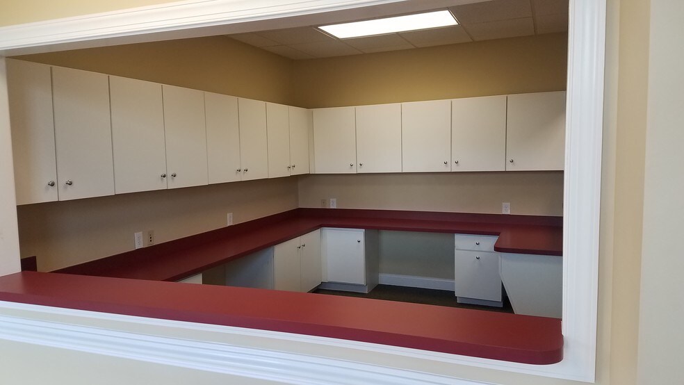 More Photos Of 172 Linden Dr, Winchester Office For Sale