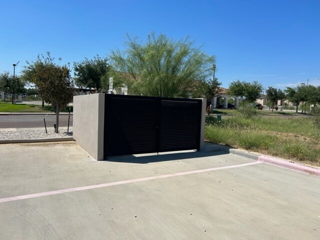 More Photos Of 7219 Rocio Dr, Laredo Office For Lease