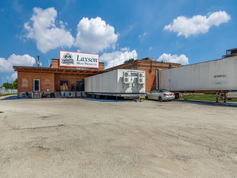 More Photos Of 264 & 250 W Lachapelle, San Antonio Manufacturing For Sale