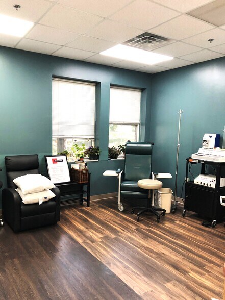 More Photos Of 21135 Whitfield Pl, Sterling Medical For Lease