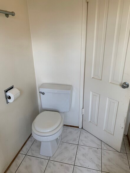 More Photos Of 1826 Wellington Rd, Los Angeles Specialty For Sale