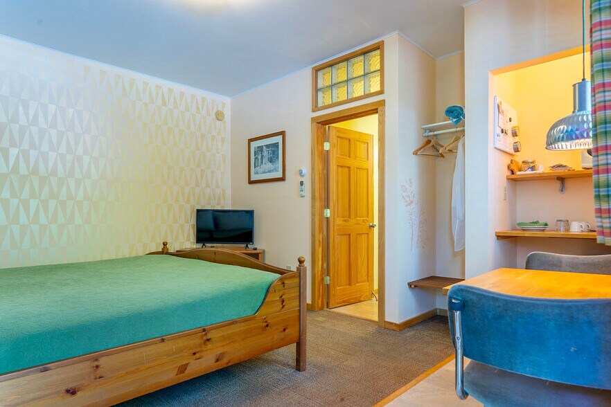 More Photos Of 5355 NY-212 Rt, Mount Tremper Hotel For Sale