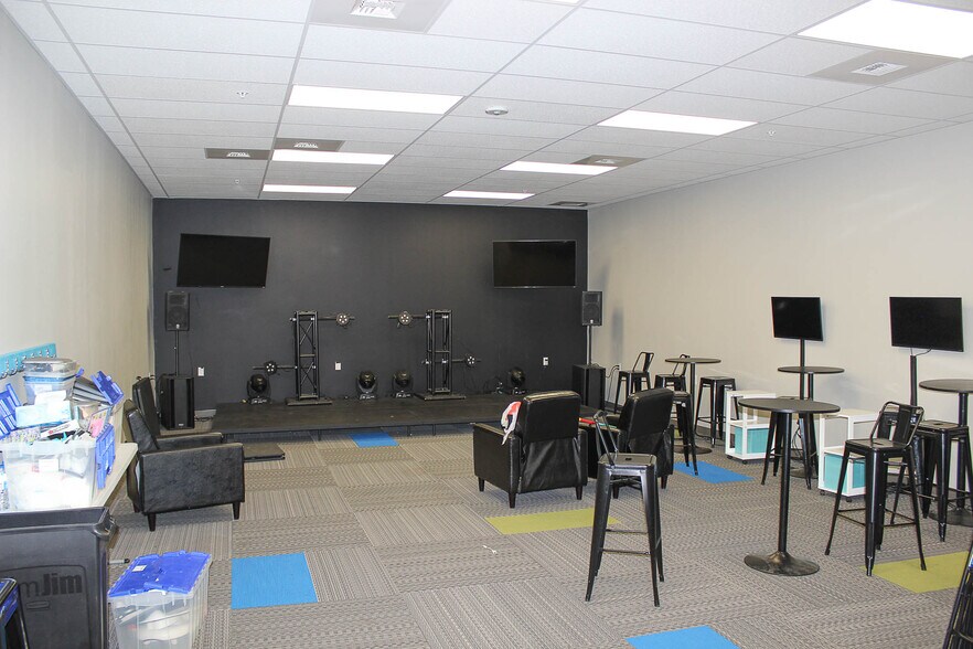 More Photos Of 1710 Gregory Avenue Ext, Sunnyside General Retail For Sale