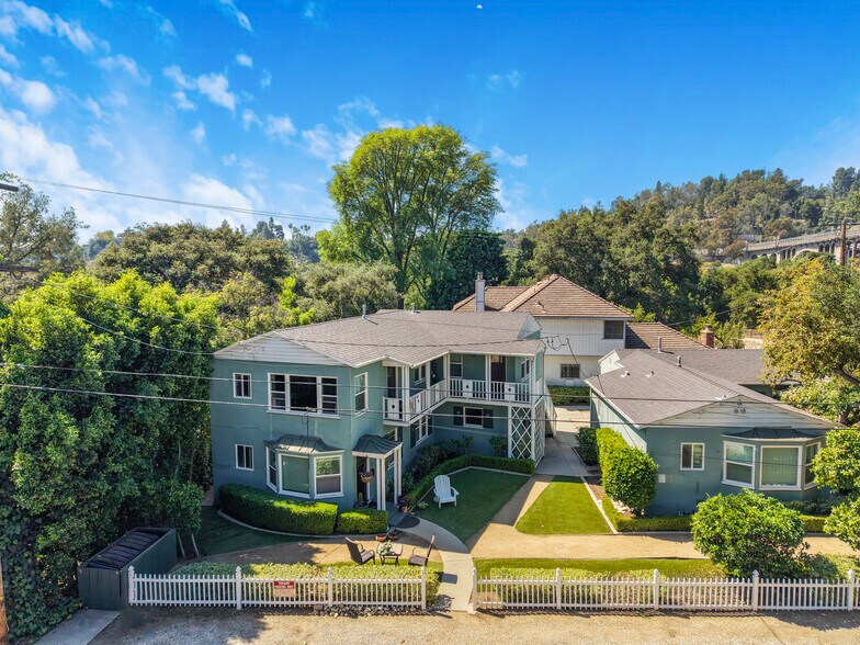 More Photos Of 646 Westminster Dr, Pasadena Multifamily For Sale