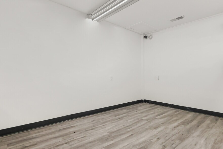 More Photos Of 6704-6720 N Ridge Rd, Madison General Retail For Sale