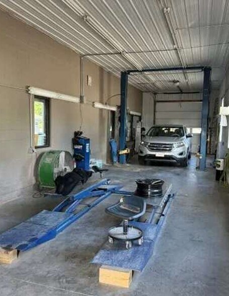 More Photos Of 1705 Main St, Scott City Auto Repair For Sale