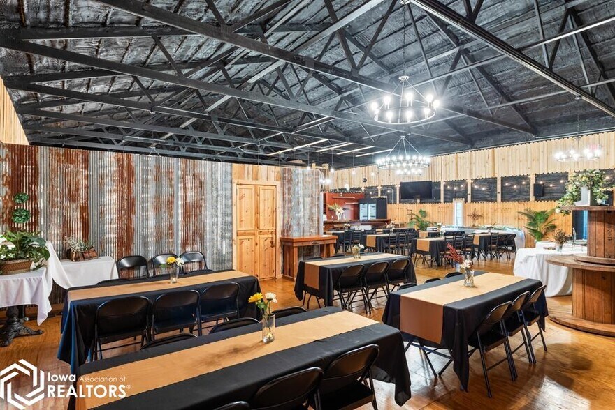 More Photos Of 110 E Union St, Unionville Restaurant For Sale