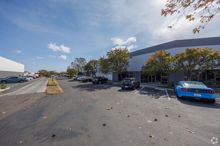 More Photos Of 7077 Consolidated Way, San Diego Warehouse For Lease