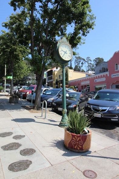 More Photos Of 6211 La Salle Ave, Oakland Storefront Retail Office For Lease