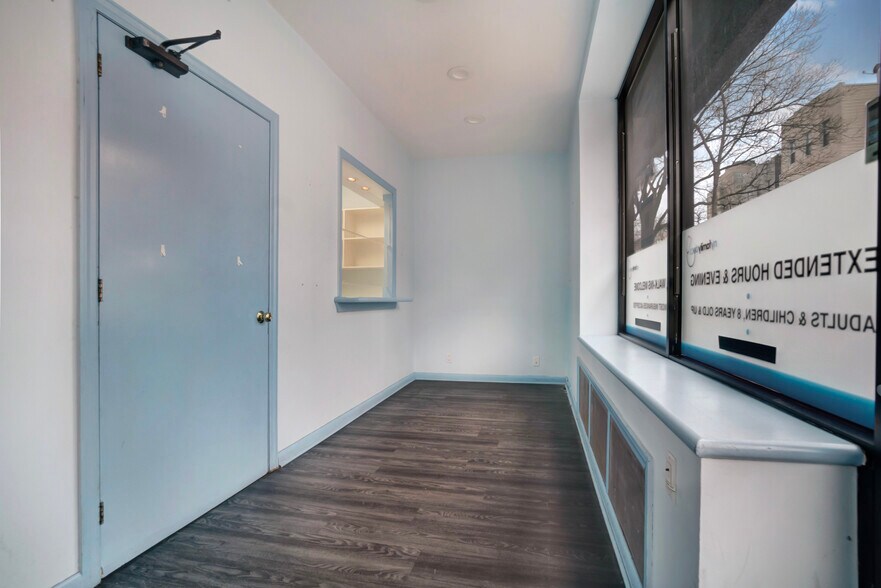 More Photos Of 127 Bedford Ave, Brooklyn Storefront Retail Office For Lease