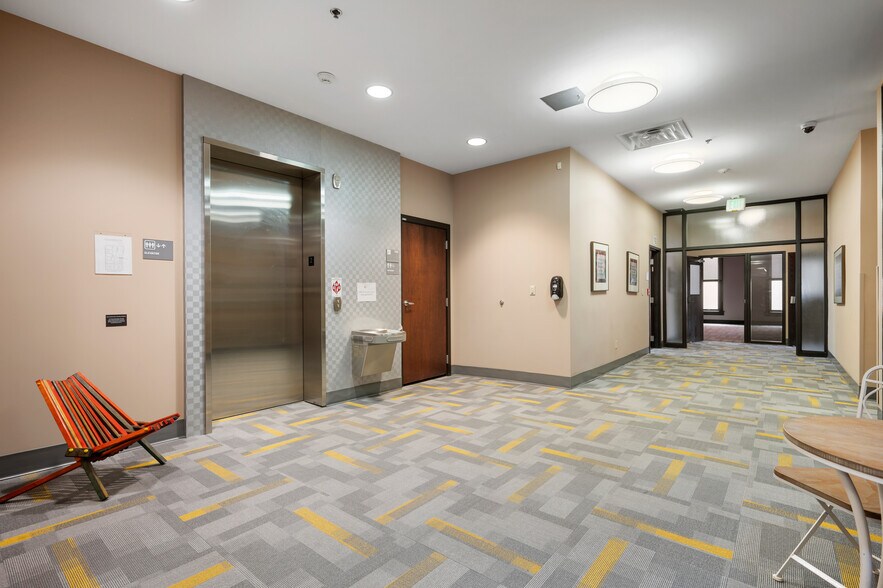 More Photos Of 108 S Walnut St, Muncie Office For Sale