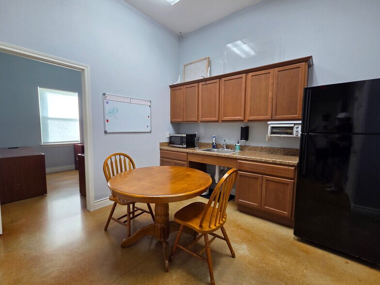 More Photos Of 1010 Old Austin Hutto Rd, Pflugerville Office For Lease