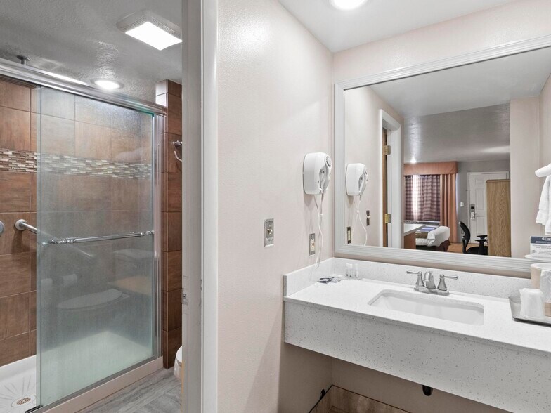 More Photos Of 250 N 1100 W, Cedar City Hotel For Sale