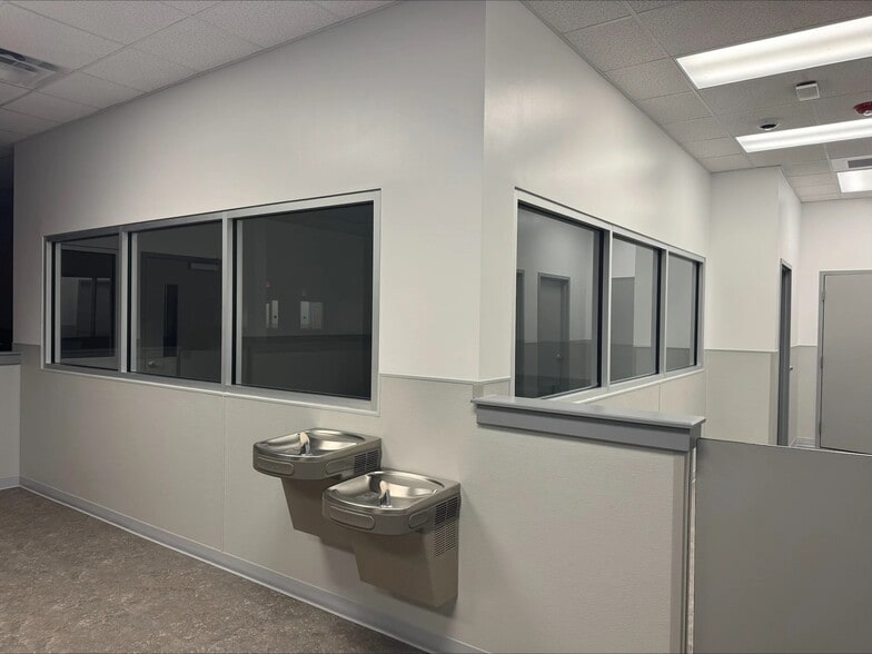 More Photos Of 5510 N Belt W, Belleville Medical For Lease