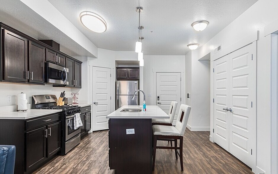 More Photos Of 196 W Vine St, Murray Apartments For Lease