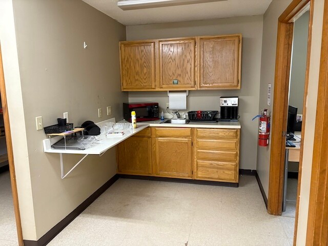 More Photos Of 631 N Pershing St, Energy Veterinarian Kennel For Sale