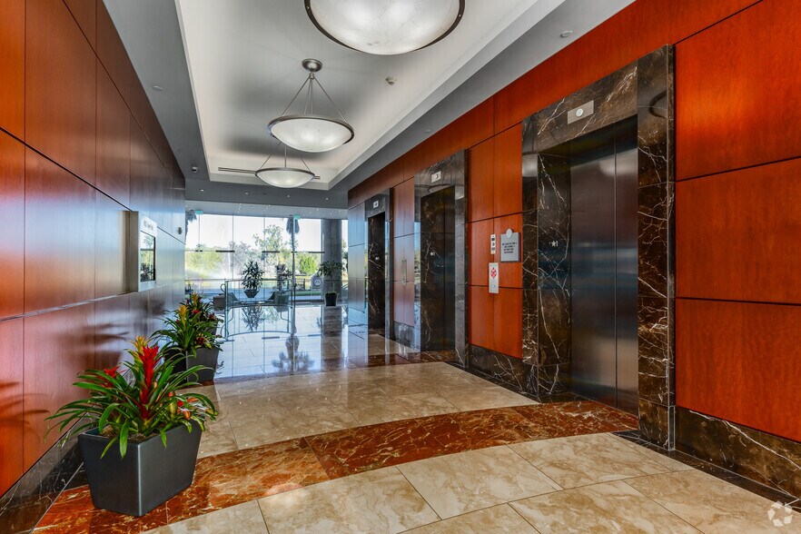 More Photos Of 400 Colonial Center Pky, Lake Mary Office For Lease