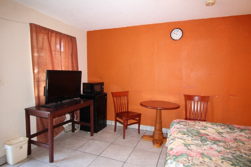 More Photos Of 7330 4th St N, Saint Petersburg Hotel For Sale