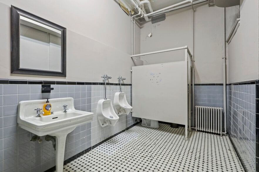 More Photos Of 7202 Myrtle Ave, Glendale Lodge Meeting Hall For Sale