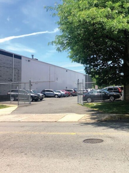 More Photos Of 191 40th St, Irvington Manufacturing For Lease