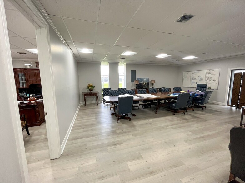 More Photos Of 3019 W Admiral Doyle Dr, New Iberia Flex For Lease