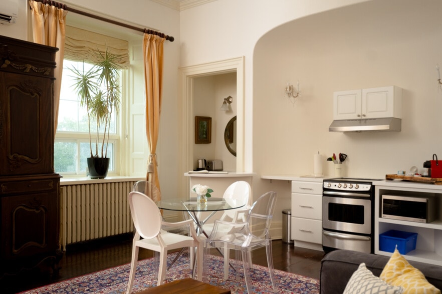 More Photos Of 8 Starr Pl, Kingston Hospitality For Sale