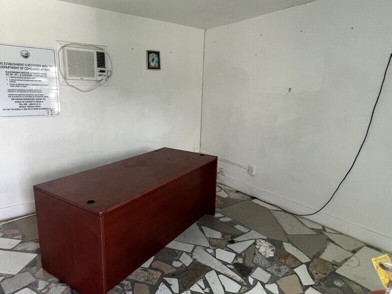 More Photos Of 291 E 5th St, San Bernardino Service Station For Sale