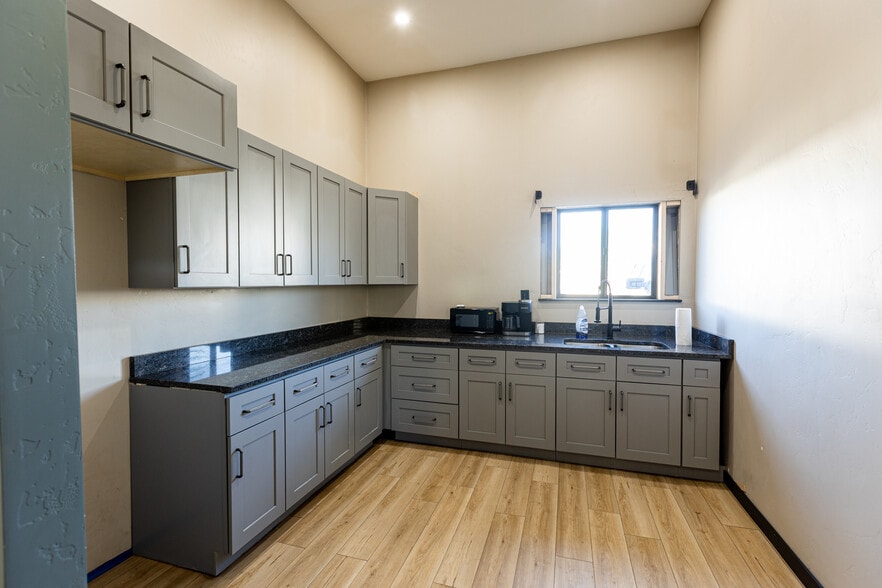 More Photos Of 612 S 9th St, Gunnison Industrial For Sale