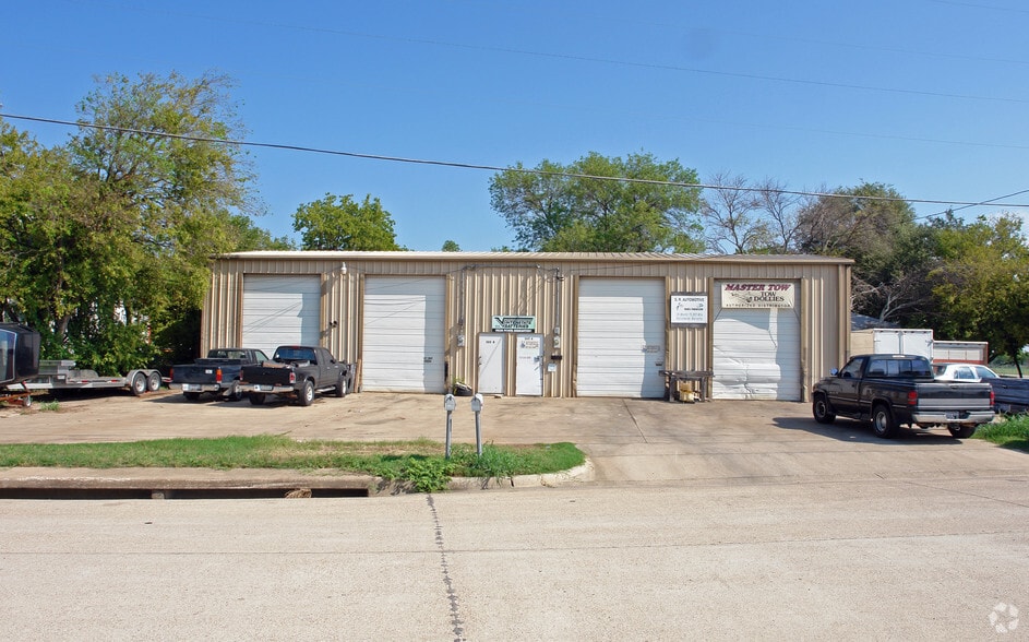 More Photos Of 305 N Grants Ln, Fort Worth Auto Repair For Sale