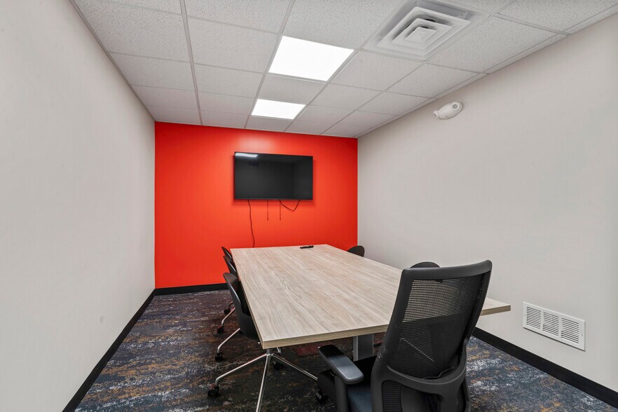 More Photos Of 4600 E Martha Truman Rd, Grandview Warehouse For Lease