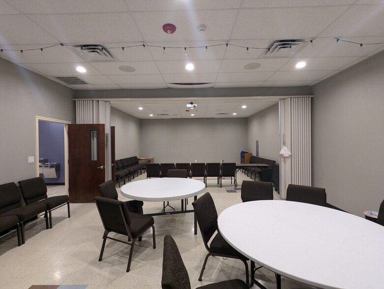 More Photos Of 5315 N Twin City Hwy, Nederland Warehouse For Sale