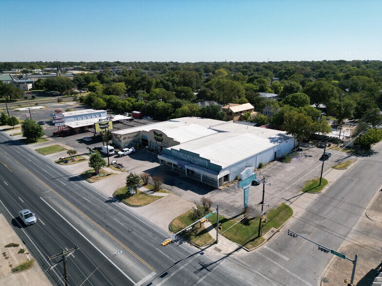 More Photos Of 7501 Burnet Rd, Austin Storefront For Lease