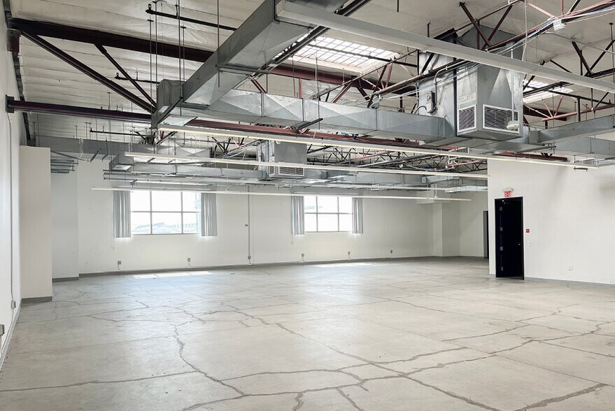 More Photos Of 2430 Porter St, Los Angeles Light Distribution For Lease