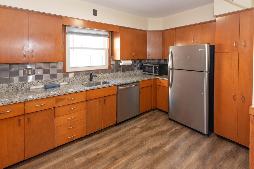 More Photos Of , Arbutus Multifamily For Sale