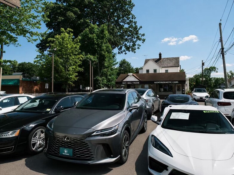 More Photos Of 120 Woodbridge Ave, Highland Park Auto Dealership For Sale